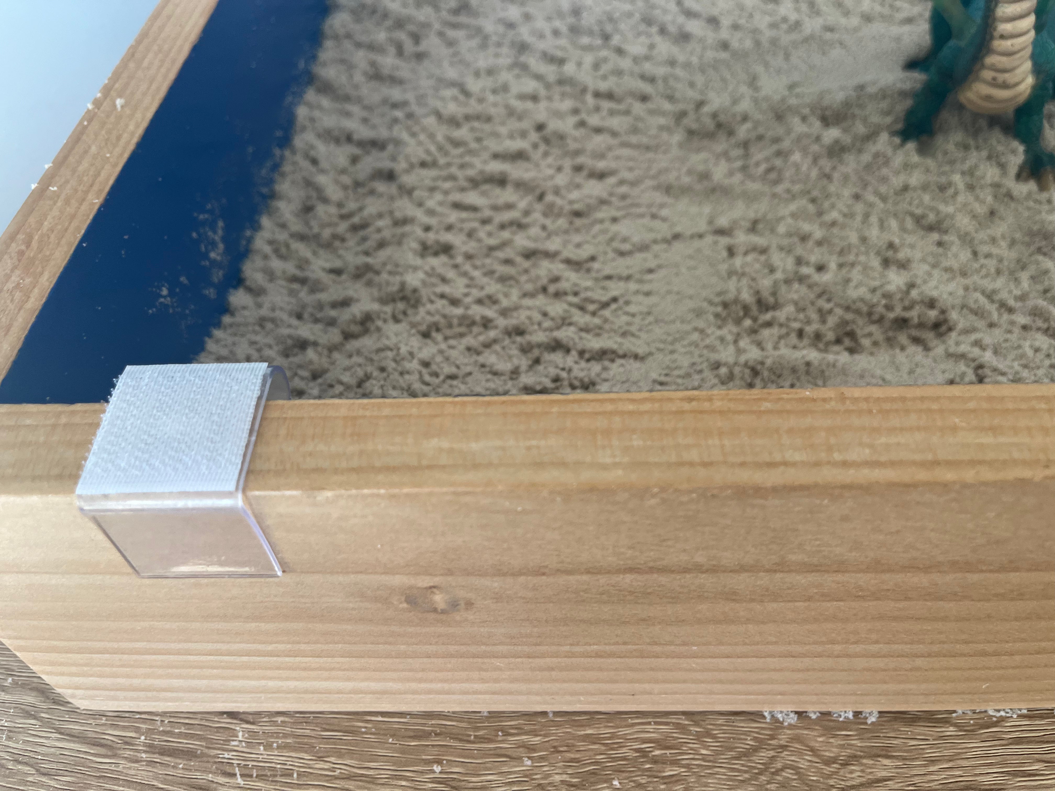 Sand tray/shelf clip for B-Pulse