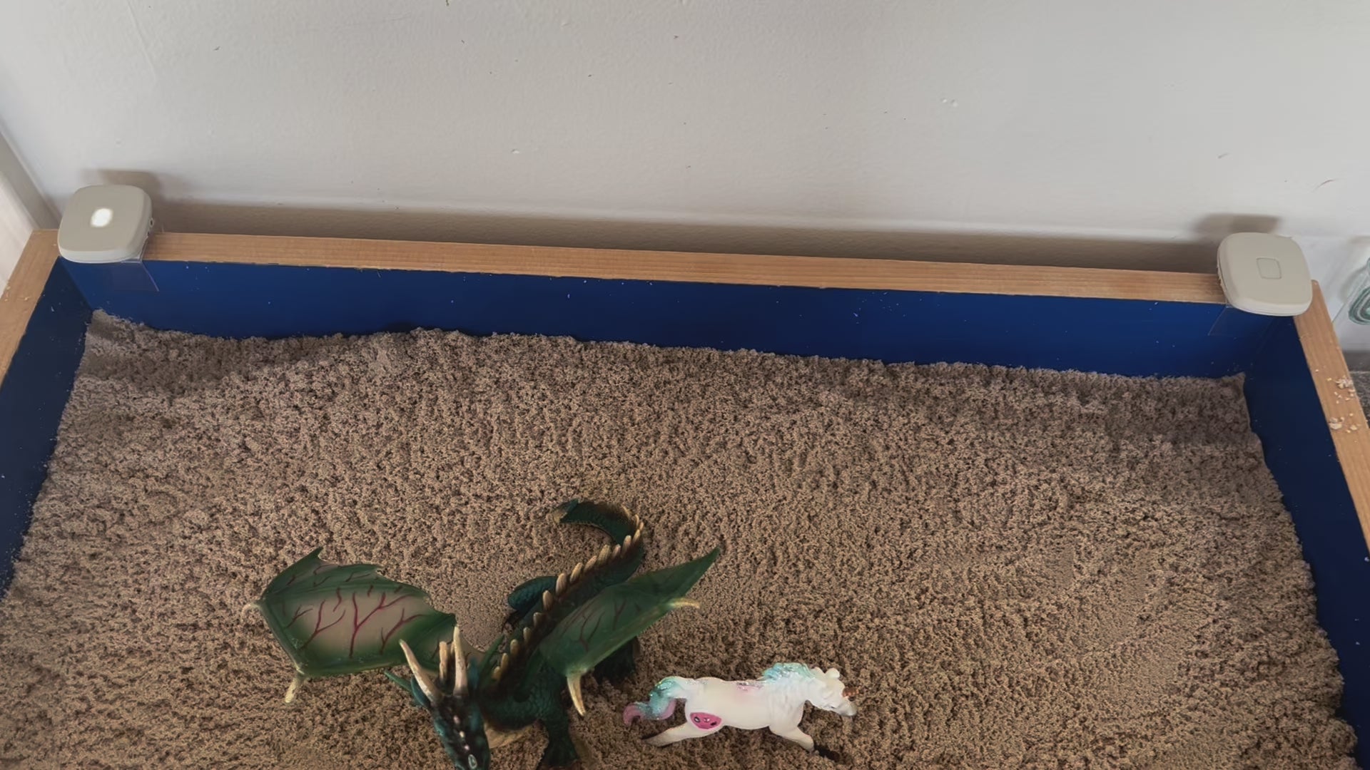 Sand tray/shelf clip for B-Pulse